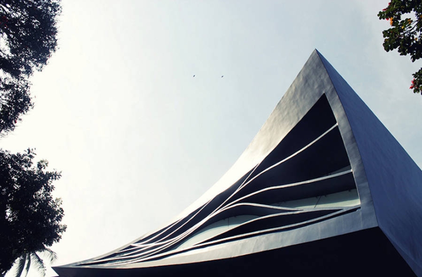 La casa de fusión de "Elastic" es la casa más extraña que jamás verás La casa de fusión de "Elastic" es la casa más extraña que jamás verás