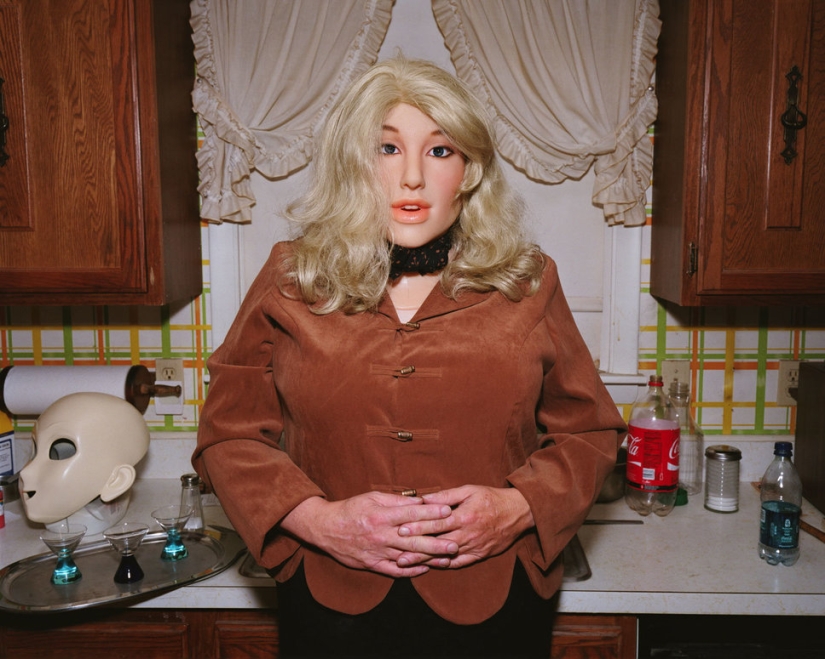 La casa no es para Barbie: hombres que se disfrazan de muñecas sexuales