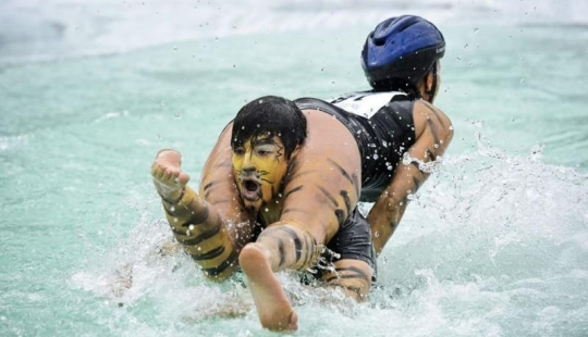 La competencia más extraña del verano: campeonato de transferencia de esposas