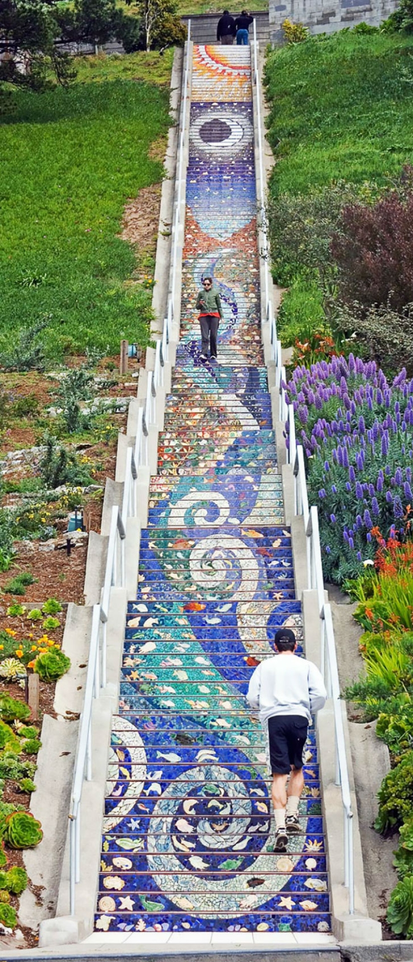 La escalera mágica que conduce a la luna y al sol