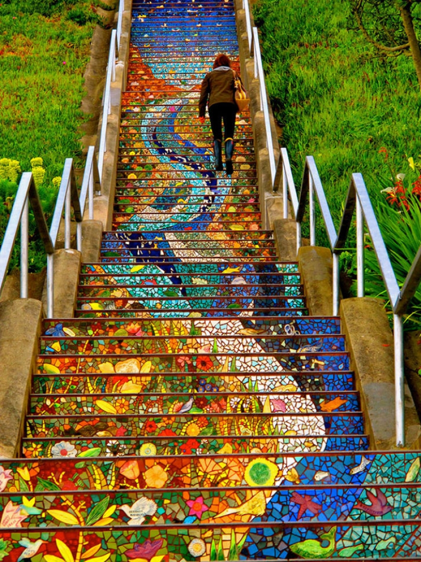 La escalera mágica que conduce a la luna y al sol