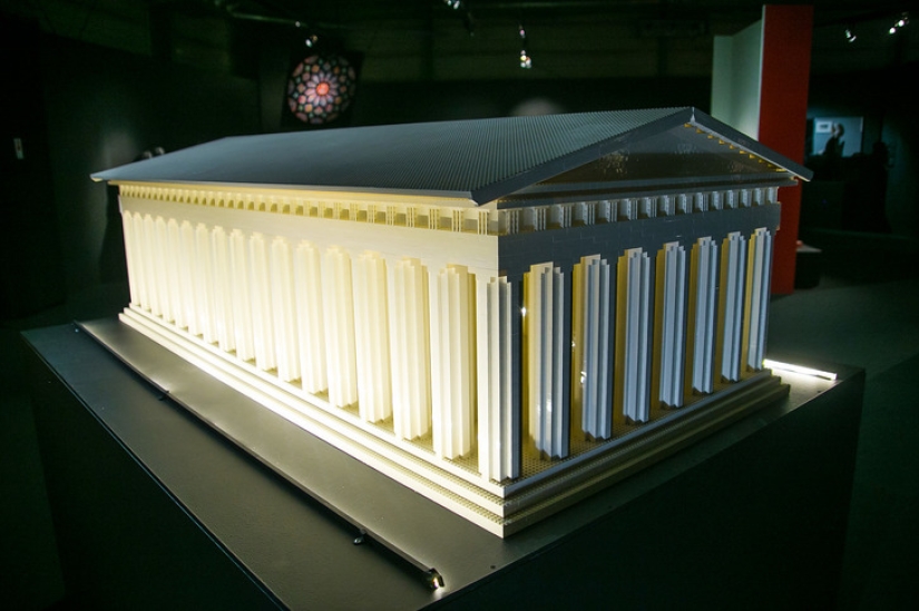 La exposición de fama mundial "El arte de LEGO" se inauguró en Moscú