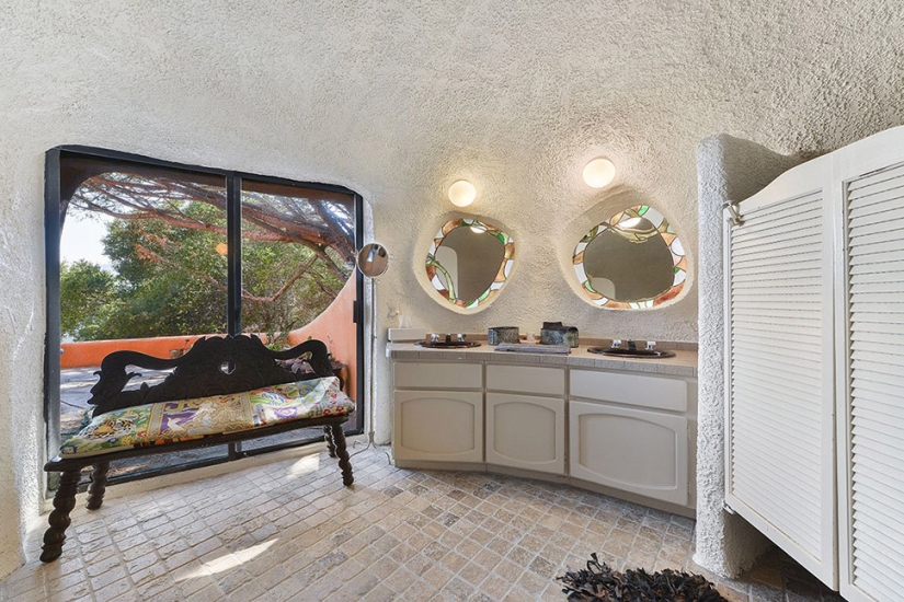 La Extraña Casa de los Picapiedra en California que Nadie Quiere Comprar