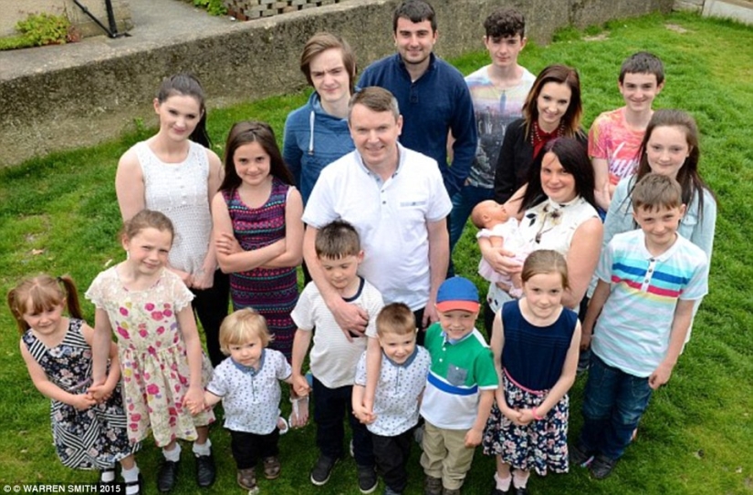 La familia más grande de Gran Bretaña celebra el nacimiento de su hijo número 19