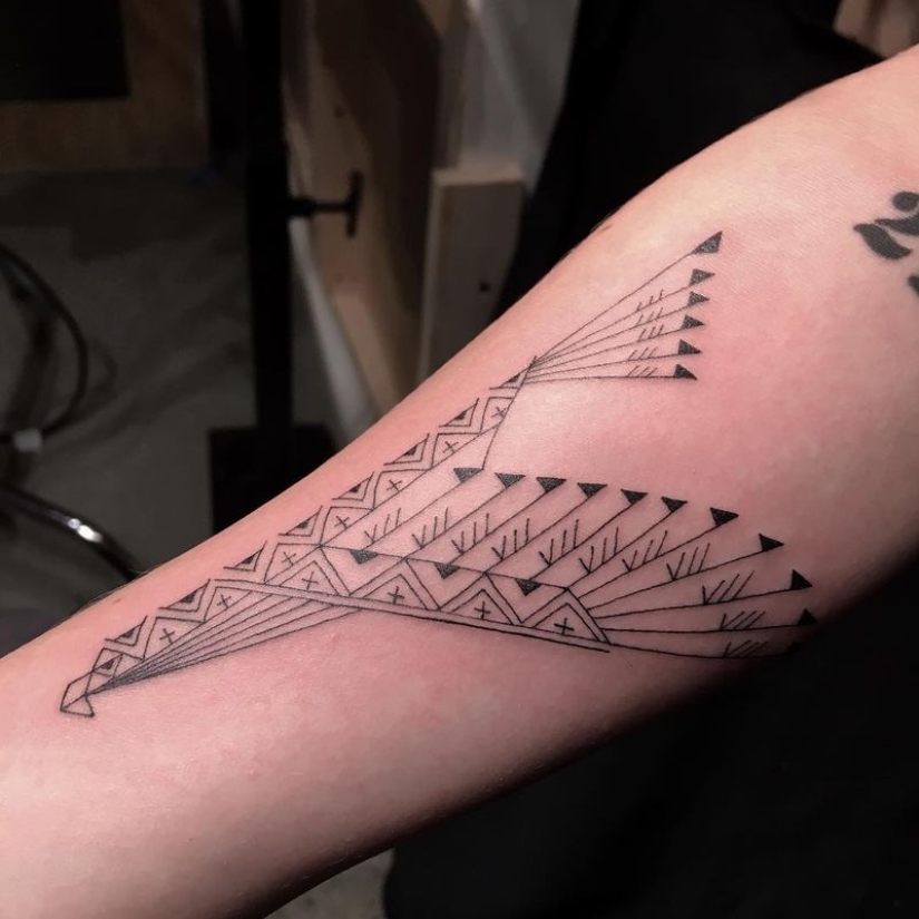 ¡La gente mete la mano en el agujero y el tatuador mete lo que quiere!