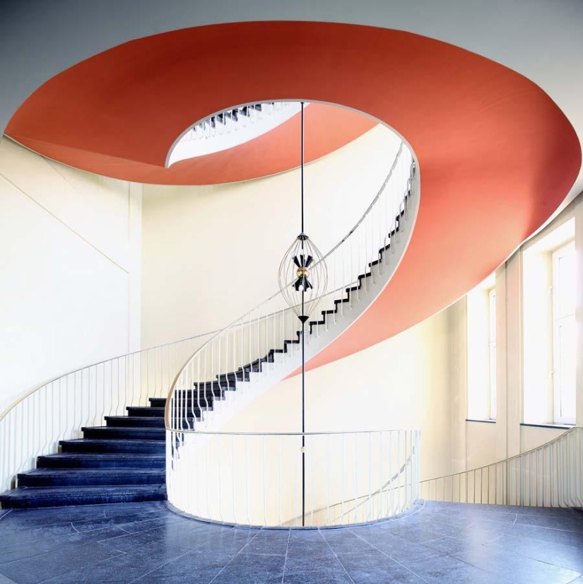 La impresionante belleza de las escaleras de caracol