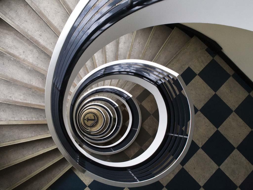 La impresionante belleza de las escaleras de caracol