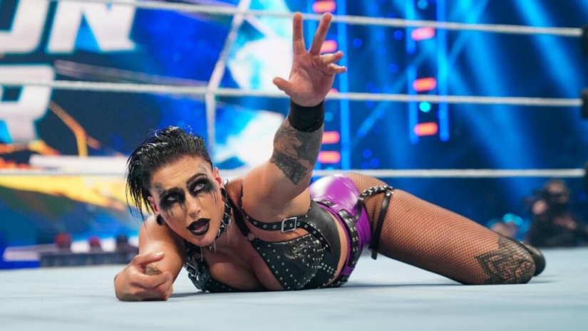 La luchadora Rhea Ripley y sus dos lados: una bestia en el ring y una lindura en la vida real