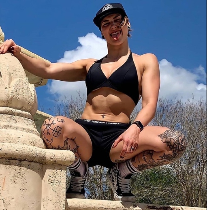 La luchadora Rhea Ripley y sus dos lados: una bestia en el ring y una lindura en la vida real
