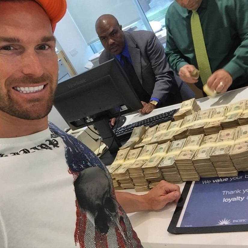 La lujosa vida de este hombre casado solo puede ser envidiada