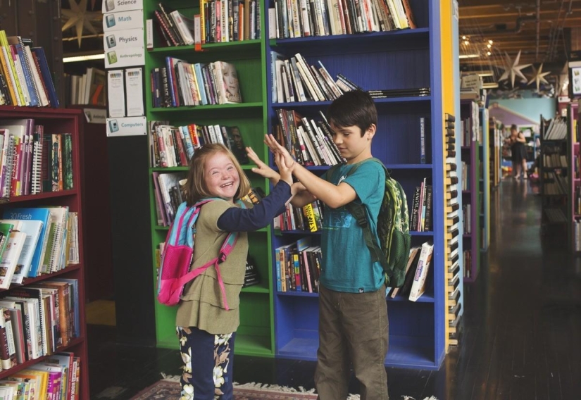 La madre de una niña con síndrome de Down organizó una sesión de fotos para niños con discapacidad para el nuevo curso escolar La madre de una niña con síndrome de Down organizó una sesión de fotos para niños con discapacidad para el nuevo curso escolar