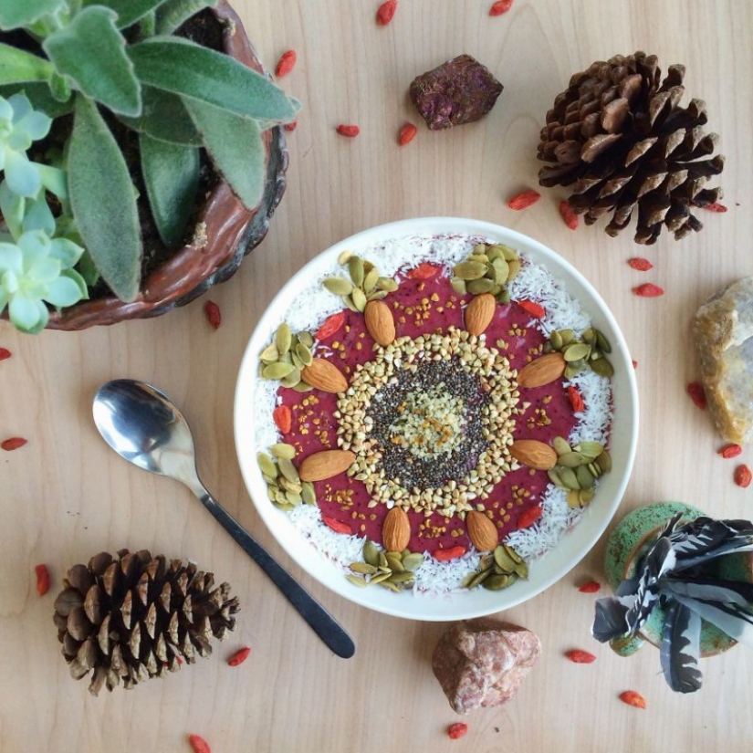 La niña crea verdaderas obras de arte con sus platos veganos