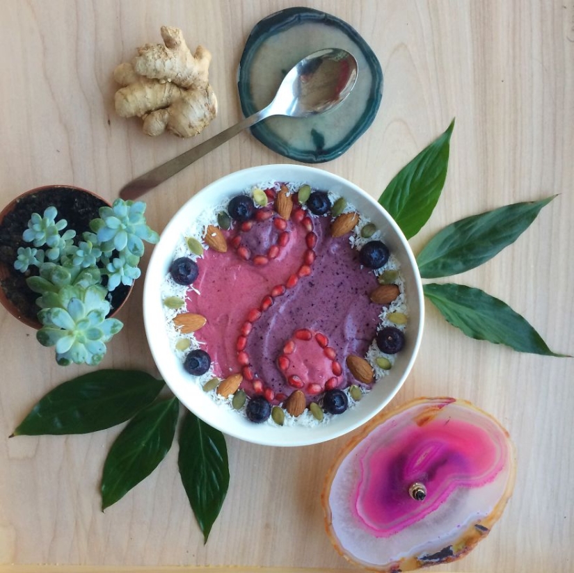 La niña crea verdaderas obras de arte con sus platos veganos