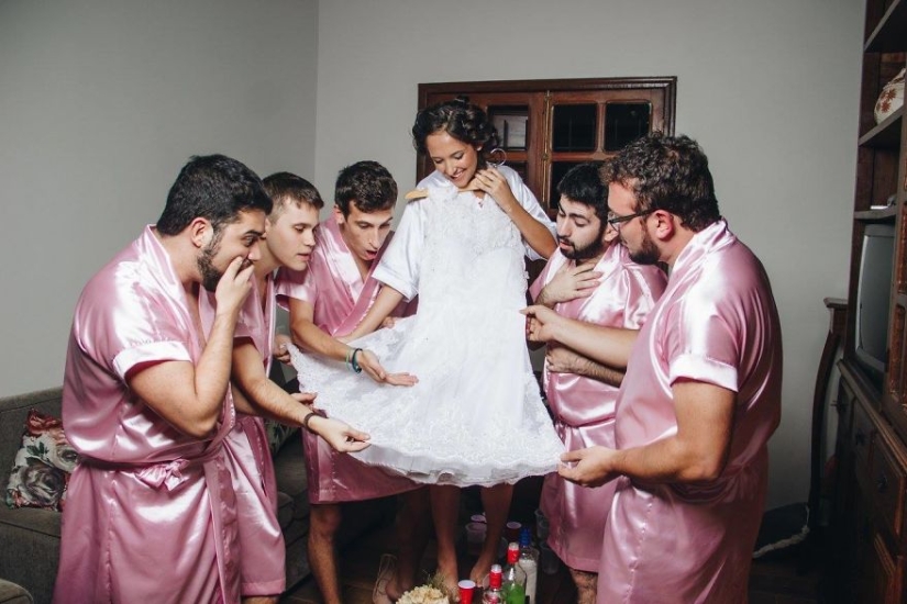 La novia no tenía amigos y organizó una" despedida de soltera " con amigos varones