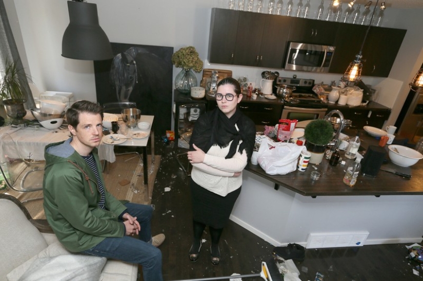 La pareja alquiló su casa en Airbnb y regresó a la casa destrozada. La pareja alquiló su casa en Airbnb y regresó a la casa destrozada.