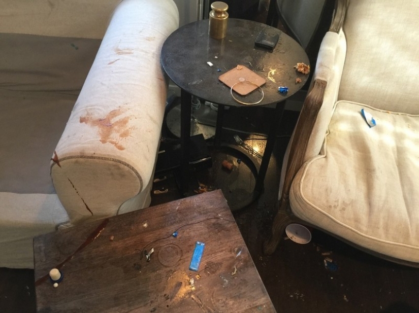 La pareja alquiló su casa en Airbnb y regresó a la casa destrozada. La pareja alquiló su casa en Airbnb y regresó a la casa destrozada.