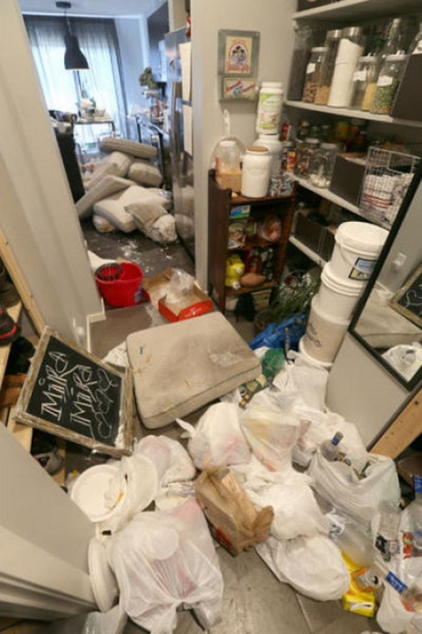 La pareja alquiló su casa en Airbnb y regresó a la casa destrozada. La pareja alquiló su casa en Airbnb y regresó a la casa destrozada.