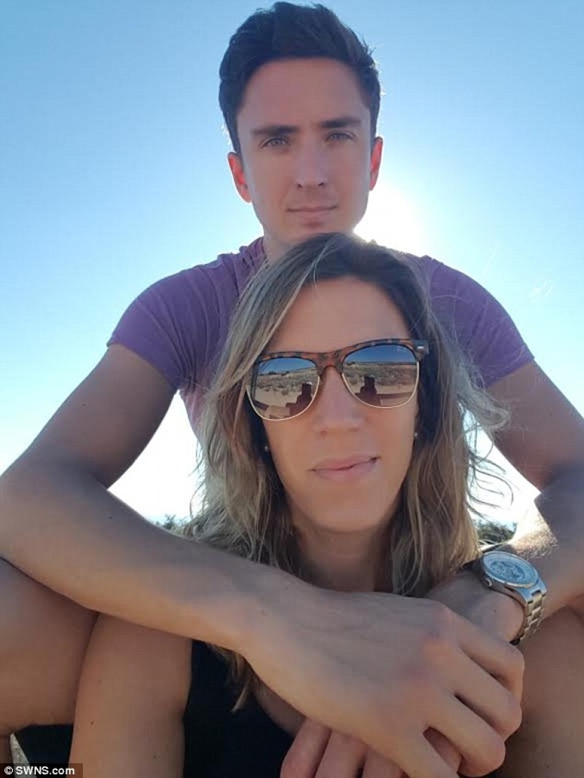 La policía de Bristol evitó que la boda se rompiera sacando un anillo de compromiso perdido del fondo de la bahía La policía de Bristol evitó que la boda se rompiera sacando un anillo de compromiso perdido del fondo de la bahía