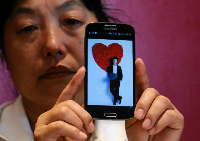 La tragedia de los familiares de los pasajeros desaparecidos del Boeing malasio