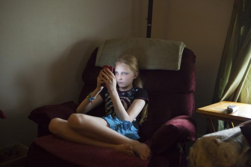 La vida cotidiana de una pequeña participante en concursos de belleza para niños. La vida cotidiana de una pequeña participante en concursos de belleza para niños.