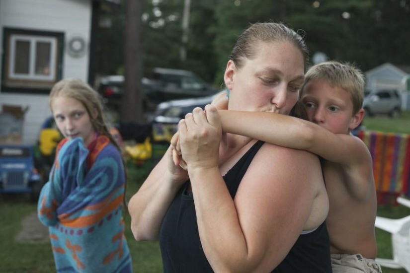 La vida cotidiana de una pequeña participante en concursos de belleza para niños. La vida cotidiana de una pequeña participante en concursos de belleza para niños.