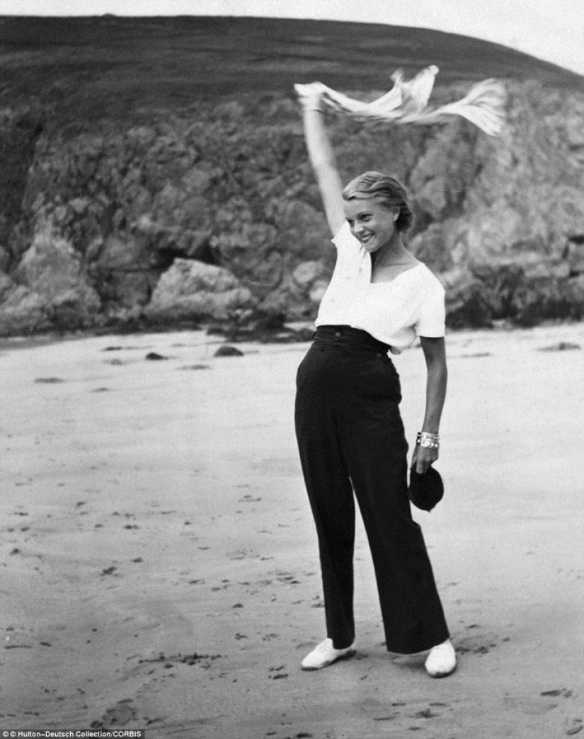 La vida en la playa: las estrellas de la Era Dorada de Hollywood en un álbum en blanco y negro de fotos glamorosas de la playa