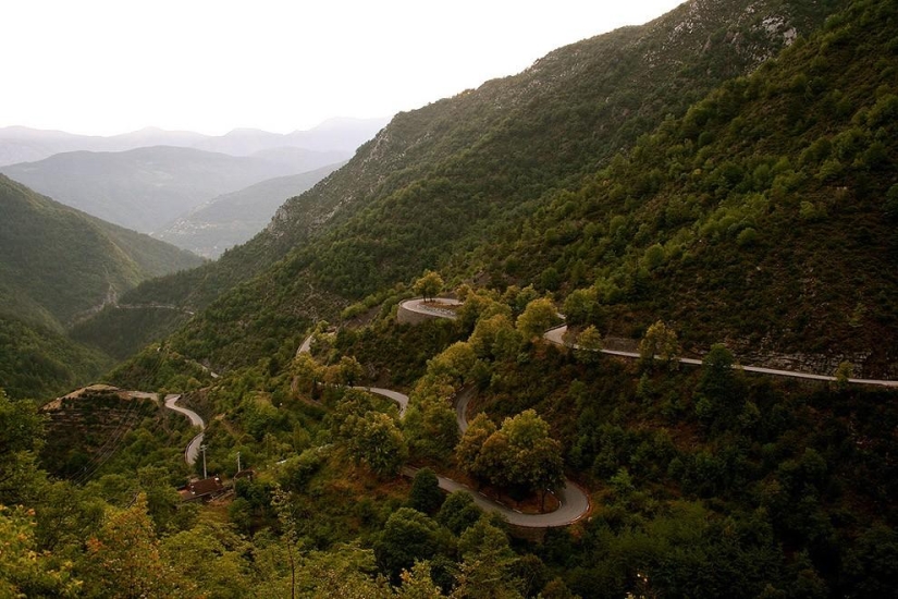 Las 20 carreteras más pintorescas y arriesgadas para los amantes de la aventura