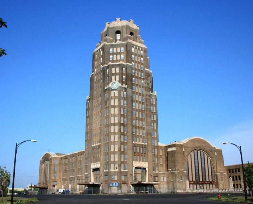 Las estaciones de tren abandonadas más grandes del mundo: Buffalo y Detroit