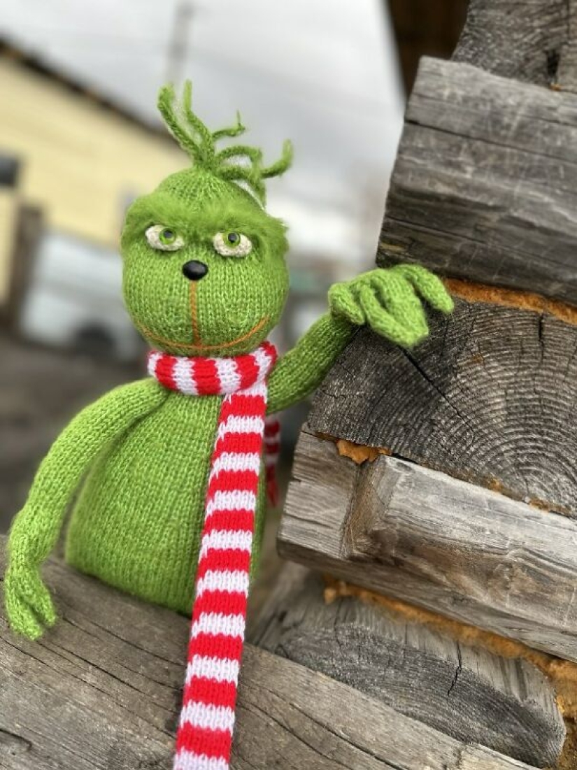 Las fiestas llegan con magia: muñecos tejidos con temas navideños