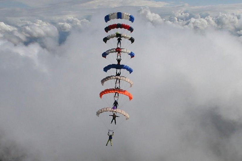 Las figuras más impresionantes del paracaidismo Las figuras más impresionantes del paracaidismo