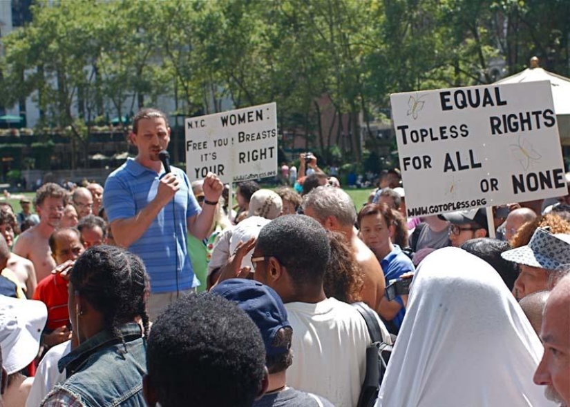 Las fotos más interesantes del Día Nacional del Topless en EE. UU. Las fotos más interesantes del Día Nacional del Topless en EE. UU.