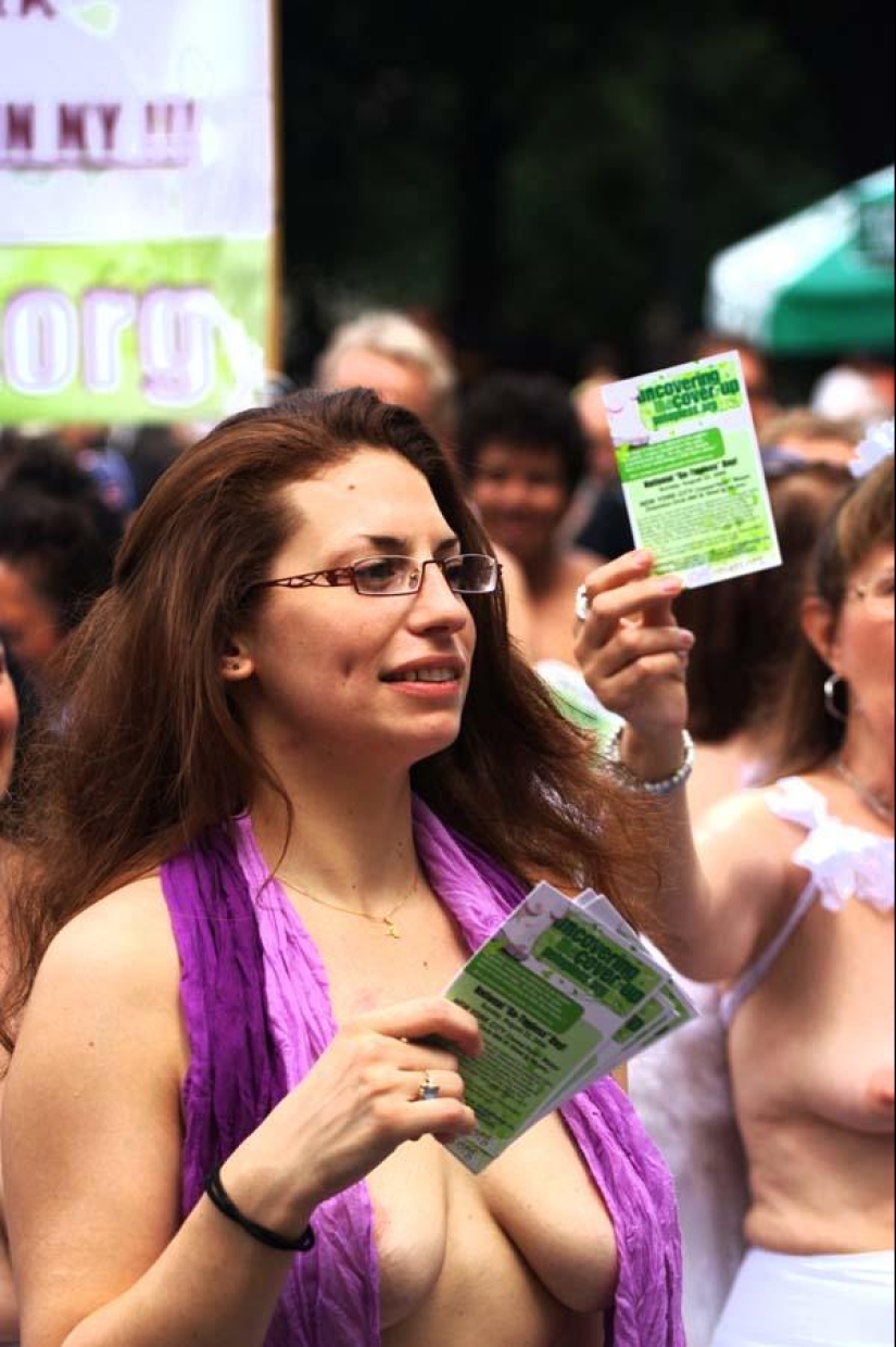 Las fotos más interesantes del Día Nacional del Topless en EE. UU. Las fotos más interesantes del Día Nacional del Topless en EE. UU.