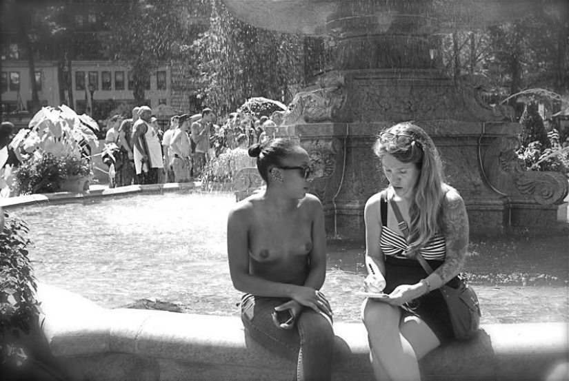 Las fotos más interesantes del Día Nacional del Topless en EE. UU. Las fotos más interesantes del Día Nacional del Topless en EE. UU.