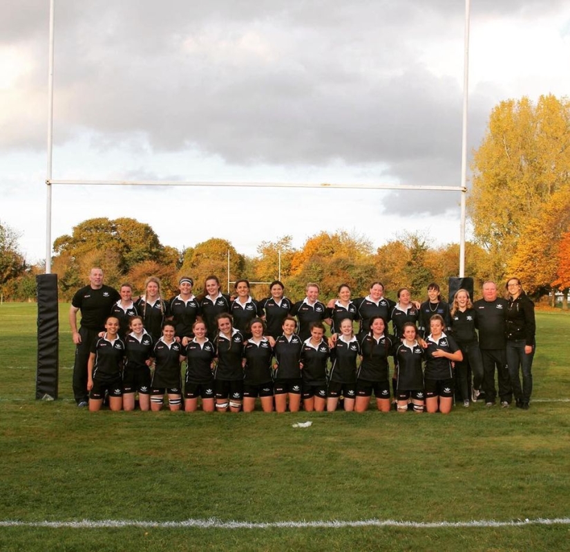Las jugadoras de rugby del equipo universitario de Oxford se desnudan para la caridad