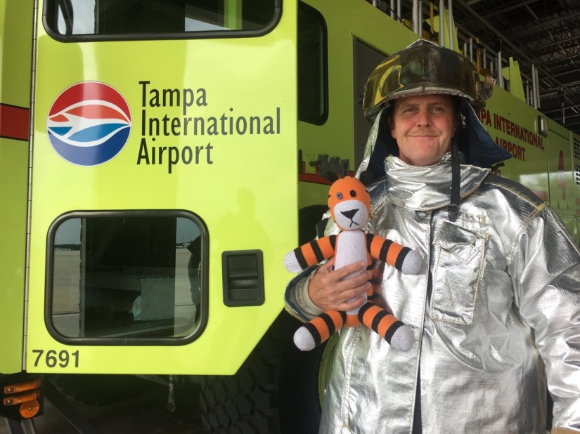 Las locas aventuras de un tigre olvidado en el aeropuerto de Tampa Las locas aventuras de un tigre olvidado en el aeropuerto de Tampa