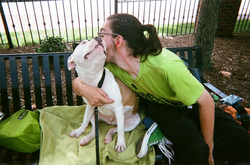 Las personas sin hogar recibieron 100 cámaras para tomar fotografías de sus vidas Las personas sin hogar recibieron 100 cámaras para tomar fotografías de sus vidas