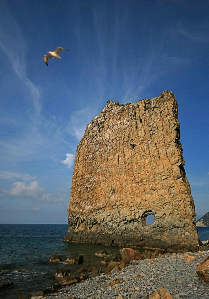 Las rocas marinas más bellas e inusuales. Las rocas marinas más bellas e inusuales.