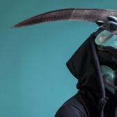 Las zapatillas de deporte deben usarse en la cabeza, dice el diseñador estadounidense