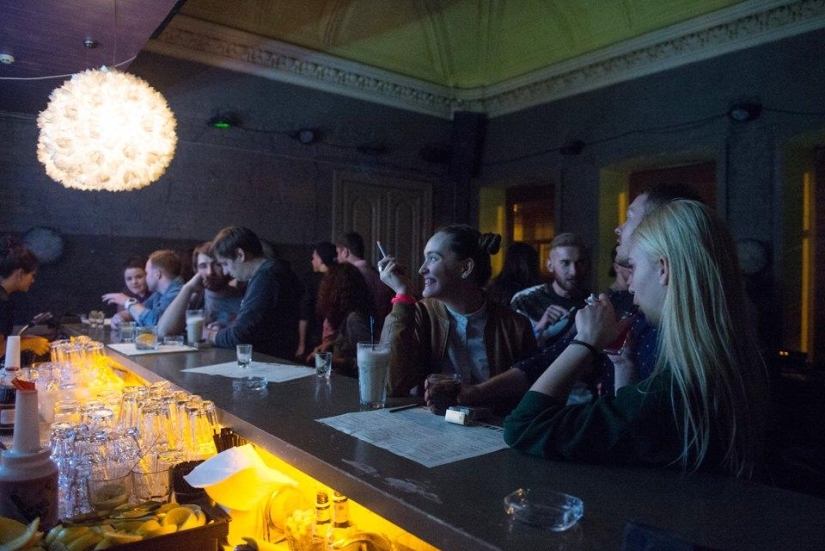 Last day of smoking in clubs, restaurants and bars