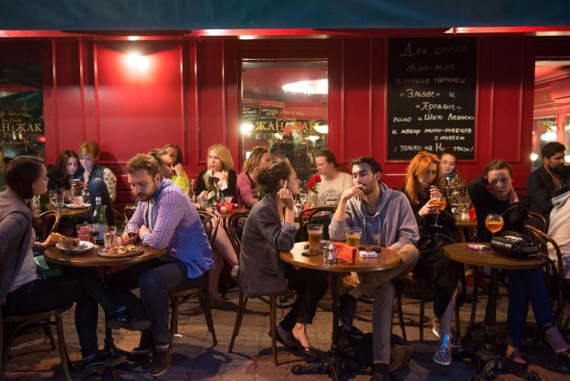 Last day of smoking in clubs, restaurants and bars