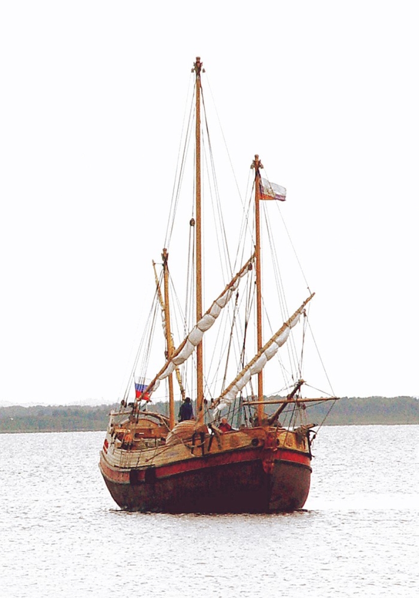 Let's save the ship together! Let's save the ship together!