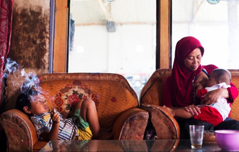 Little smokers of Indonesia
