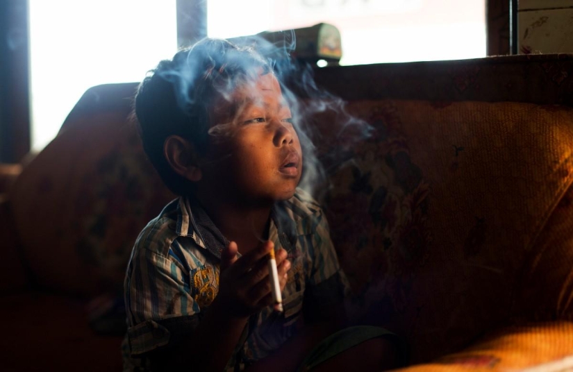 Little smokers of Indonesia