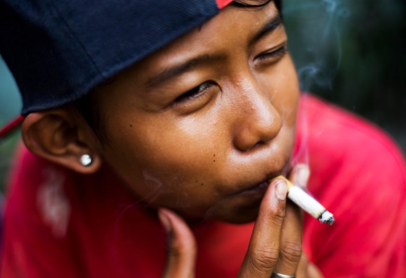 Little smokers of Indonesia