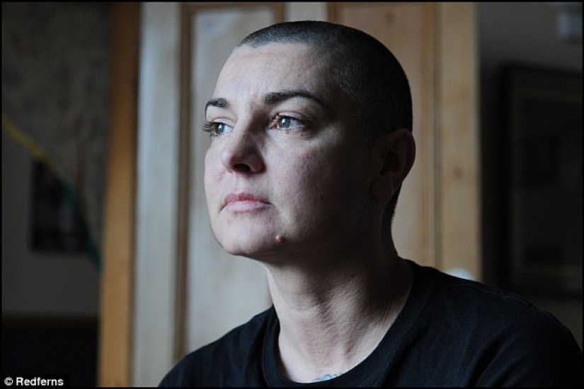 Llorando Sinead O'Connor grabó un mensaje de video sobre la lucha contra la depresión Llorando Sinead O'Connor grabó un mensaje de video sobre la lucha contra la depresión