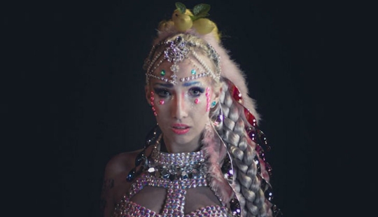 London's "Drag Queens" in Damien Frost's photography project