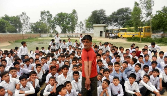 Looks like we found a live rubber man! This is a must see! Looks like we found a live rubber man! This is a must see!