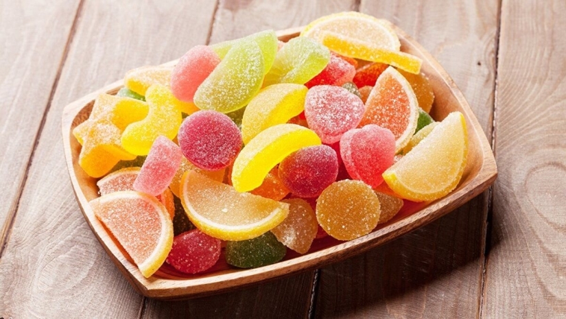 Los 5 alimentos poco saludables que alimentamos a nuestros hijos