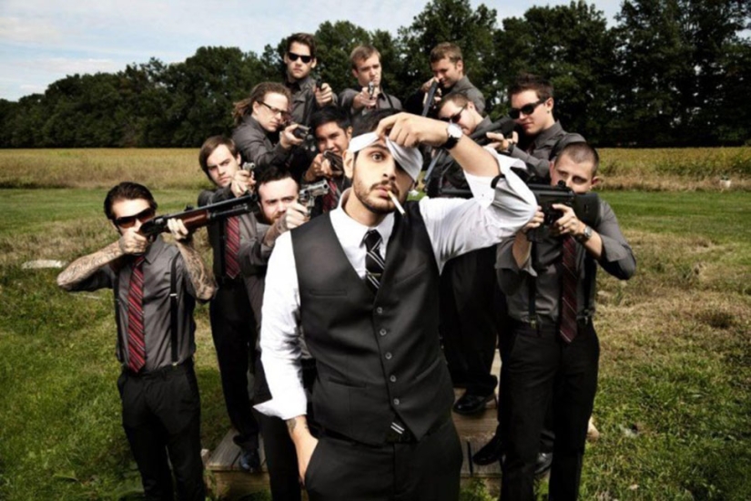 Los amigos del novio, sin los cuales la sesión de fotos de la boda sería el evento más aburrido Los amigos del novio, sin los cuales la sesión de fotos de la boda sería el evento más aburrido