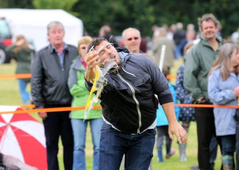 Los británicos celebraron el Campeonato Mundial de Lanzamiento de Huevos